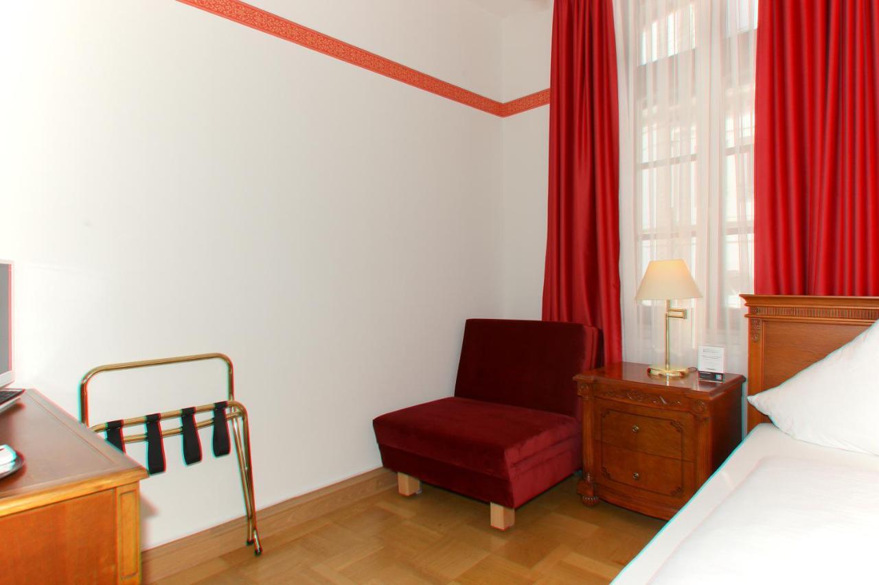 Hotel Rathausgloeckel Баден-Баден Екстериор снимка