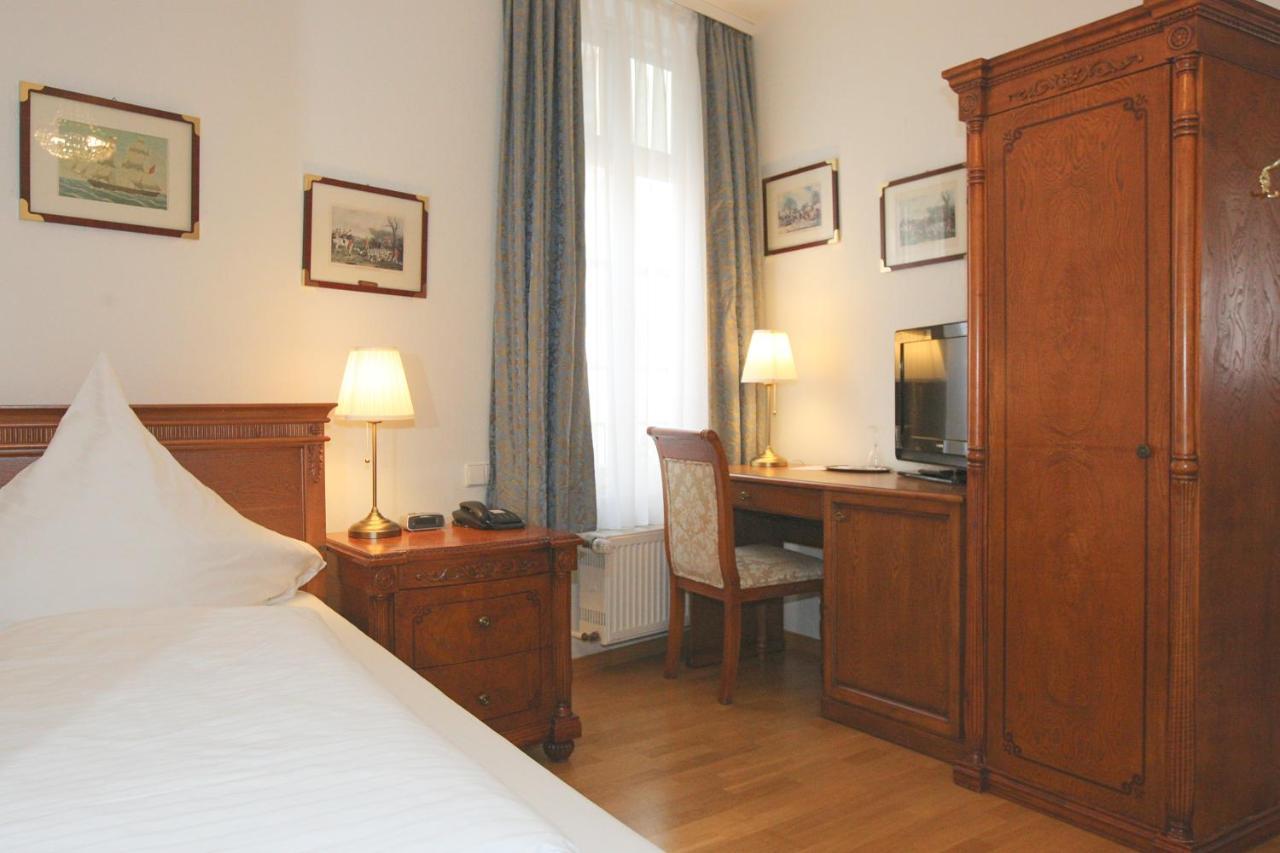 Hotel Rathausgloeckel Баден-Баден Екстериор снимка