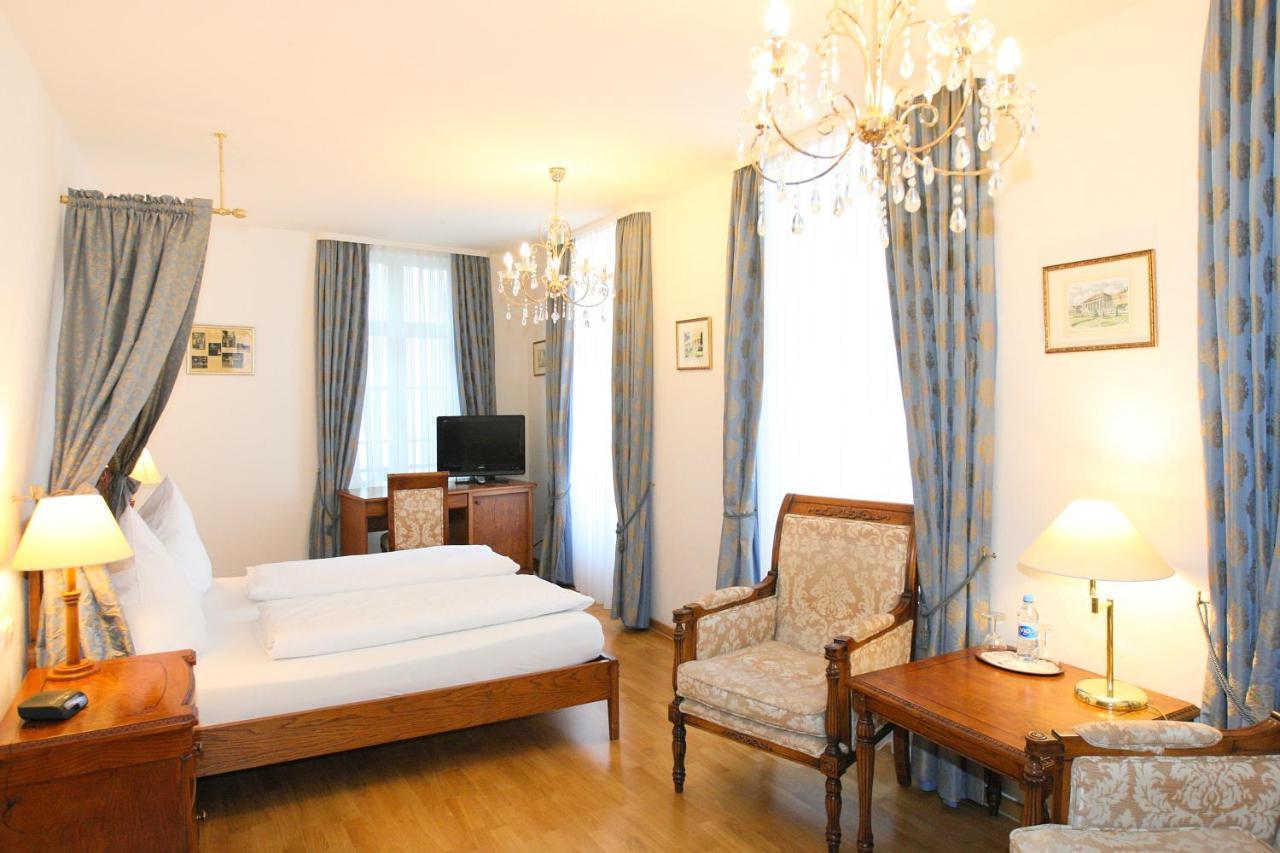 Hotel Rathausgloeckel Баден-Баден Екстериор снимка