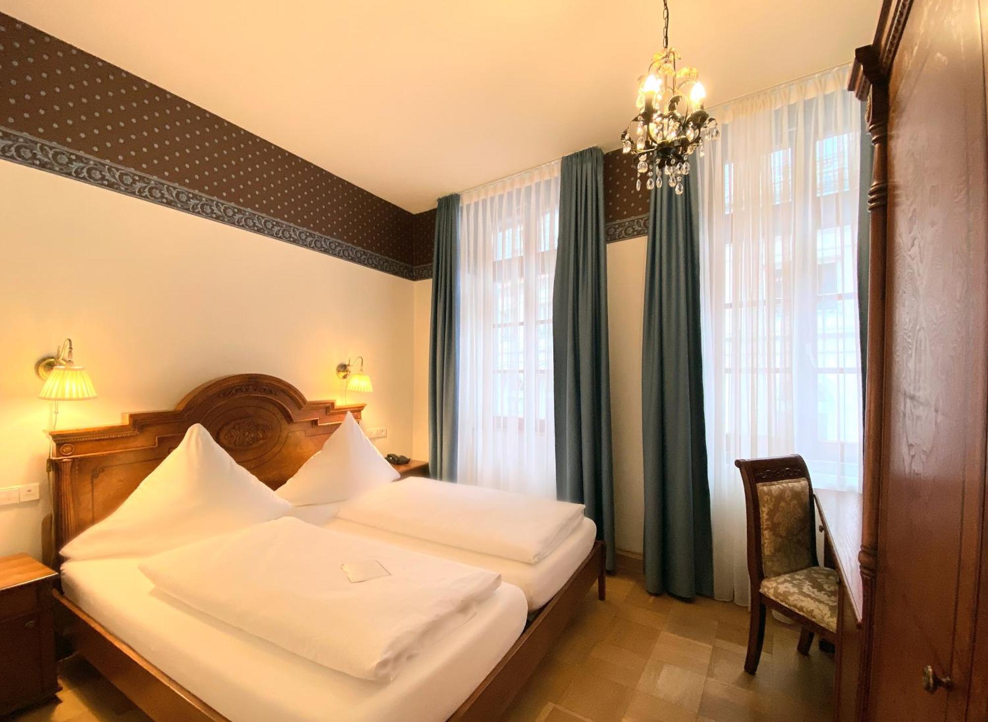 Hotel Rathausgloeckel Баден-Баден Стая снимка